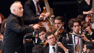 Daniel Barenboim und sein renommiertes West-Eastern Divan Orchestra; © WDR/imago images/POP-EYE