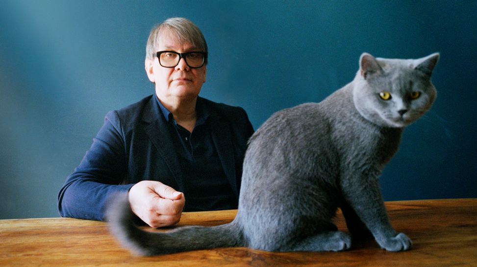 Sven Regener mit Katze; © Charlotte Goltermann
